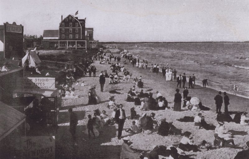 أولد أوركارد بيتش ، مين: على الشاطئ (b / w photo) بواسطة المصور الأمريكي (بعد)