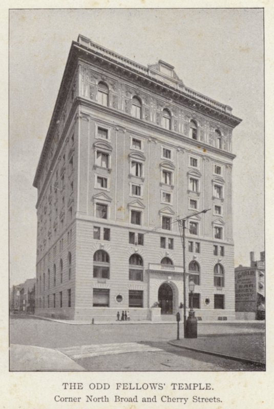 فيلادلفيا: معبد The Odd Fellows 'و Corner North Broad و Cherry Streets (b / w photo) بواسطة المصور الأمريكي (بعد)
