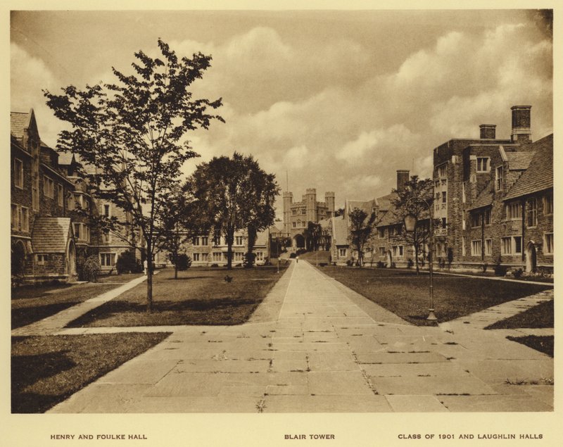 جامعة برينستون: Henry and Foulke Hall؛ برج بلير فئة 1901 وقاعات لافلين (صورة بالأبيض والأسود) بواسطة المصور الأمريكي (بعد)