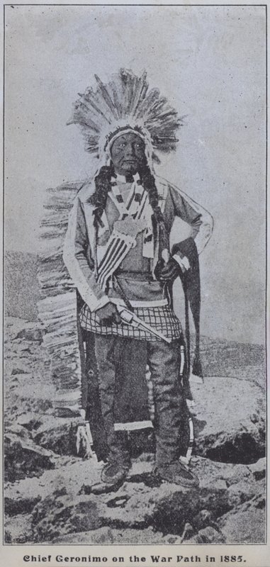 زعيم أباتشي جيرونيمو في الحرب في عام 1885 (صورة b / w) بواسطة المصور الأمريكي (بعد)