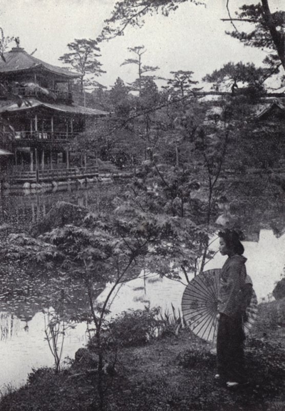 الجناح الذهبي في Kinkakuji (صورة بالأبيض والأسود) بواسطة المصور الأمريكي (بعد)
