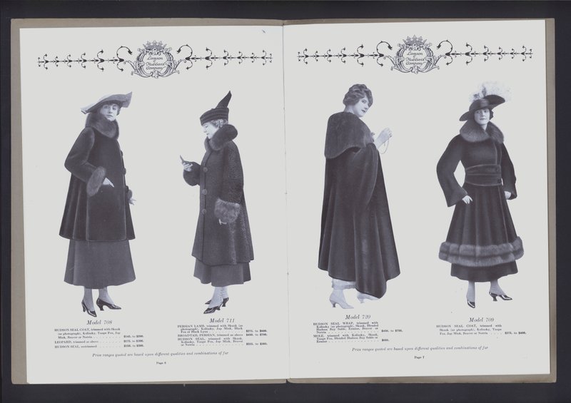انتشار من صفحتين من The Theatre of Fur Fashion (صورة بالأبيض والأسود) بواسطة المصور الأمريكي (بعد)