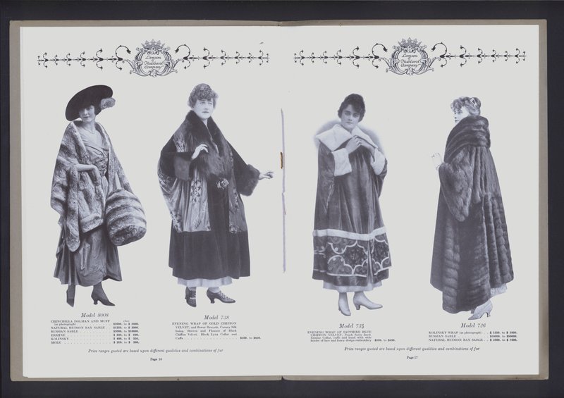 انتشار من صفحتين من The Theatre of Fur Fashion (صورة بالأبيض والأسود) بواسطة المصور الأمريكي (بعد)