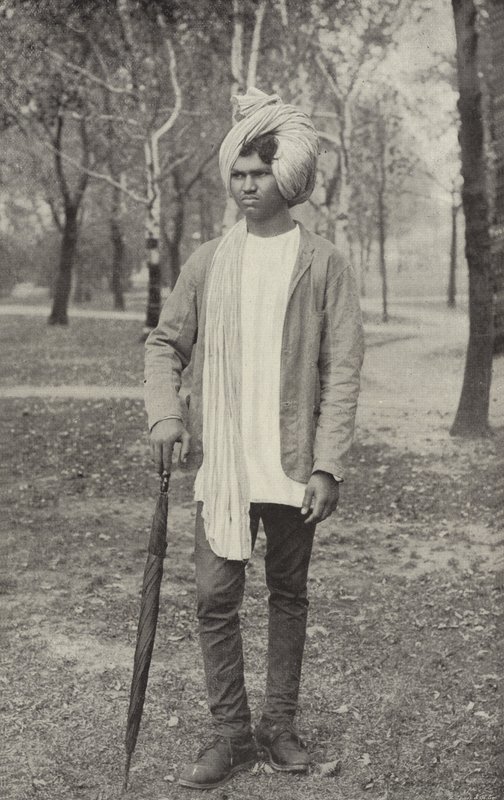 A Hindoo Juggler بواسطة مصور أمريكي