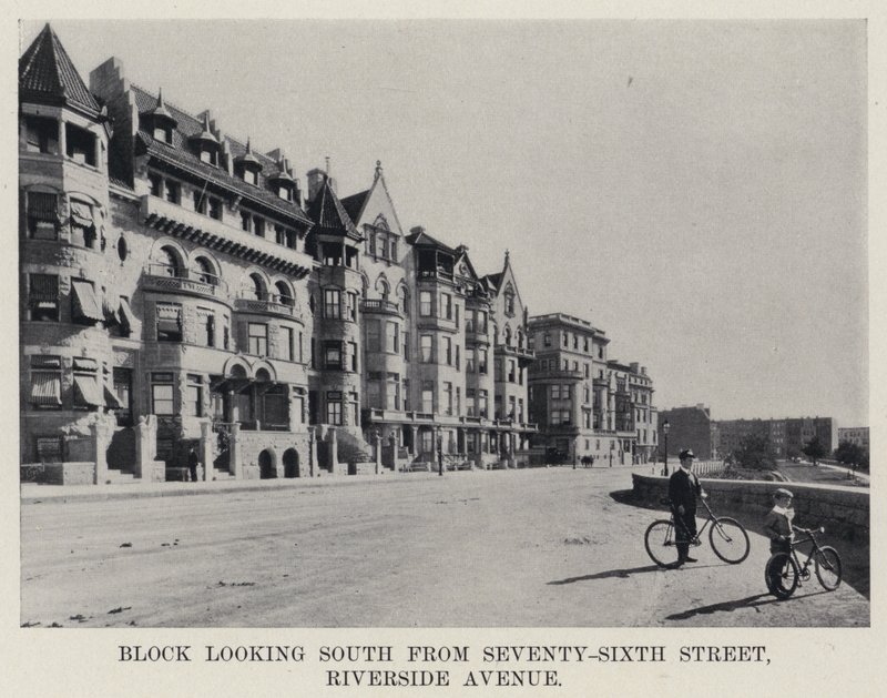 بلوك يتطلع إلى الجنوب من شارع Seventy-Sixth ، شارع Riverside (صورة b / w) بواسطة مصور أمريكي