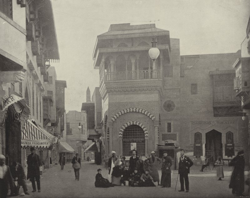 في شارع القاهرة بواسطة مصور أمريكي