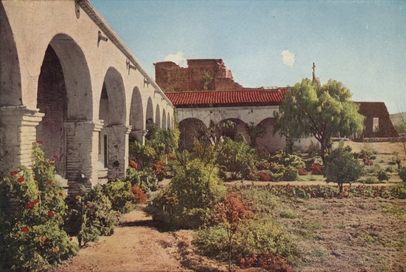 مهمة سان خوان كابيسترانو ، كاليفورنيا (صورة ملونة) بواسطة مصور أمريكي