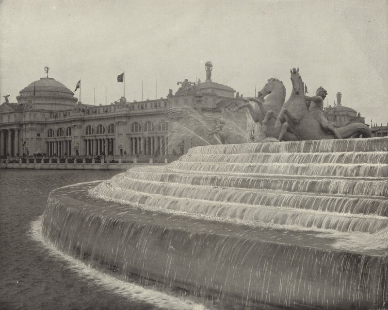 الشلال الدائري وخيول البحر بواسطة مصور أمريكي