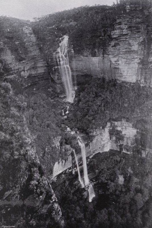 نيو ساوث ويلز: Wentworth Falls (b / w photo) بواسطة مصور استرالي