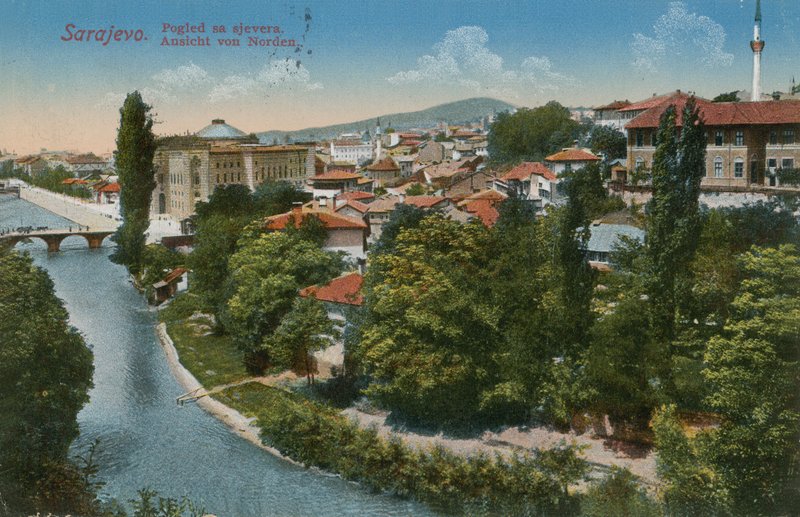 سراييفو - منظر شمال المدينة. أُرسلت البطاقة البريدية عام 1913. بواسطة مصور بوسني