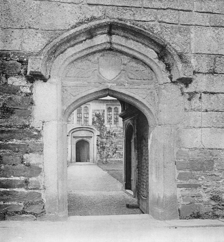 Gate of Granite (b/w photo) بواسطة تشارلز لاثام