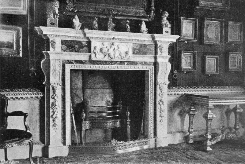The Chimney-Piece in the Velvet Room (صورة b / w) بواسطة تشارلز لاثام