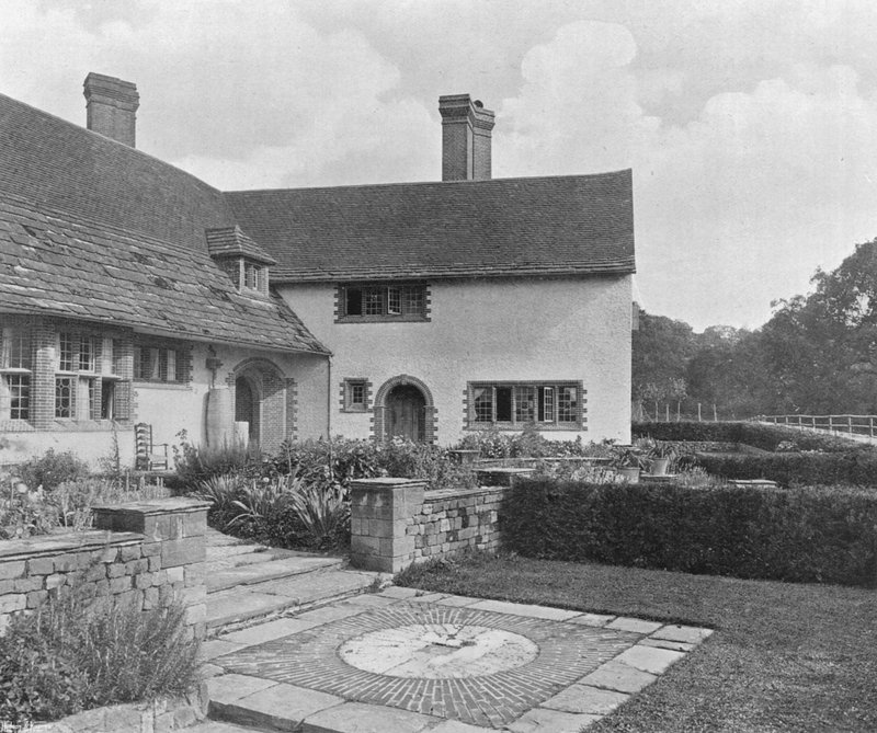 The Garden Court from the West (صورة أبيض وأسود) بواسطة تشارلز لاثام