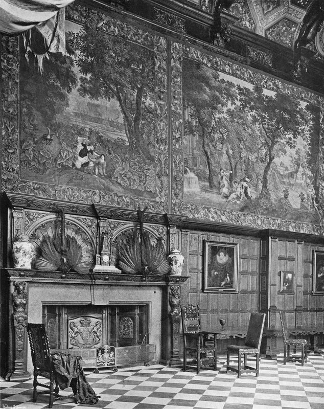 The Marble Hall ، South Side (b / w photo) بواسطة تشارلز لاثام