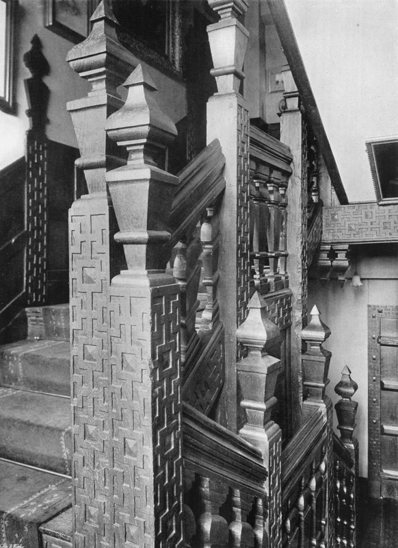 The Oak Stairway (صورة b / w) بواسطة تشارلز لاثام