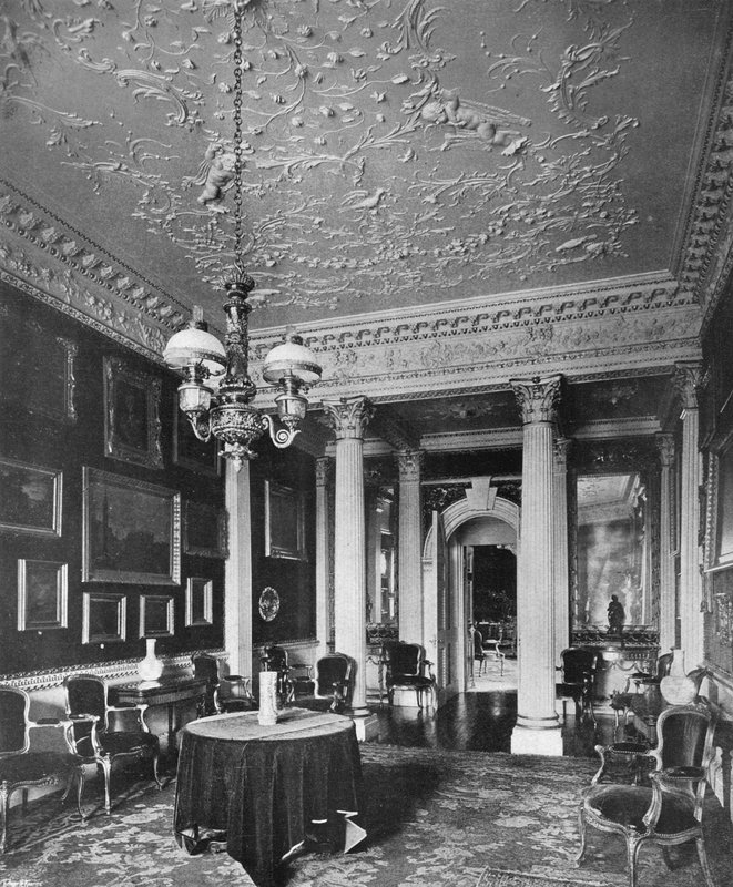 The Velvet Room (b/w photo) بواسطة تشارلز لاثام