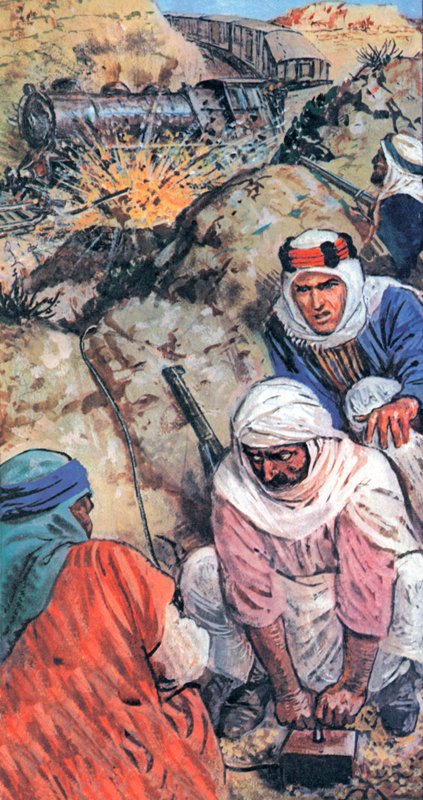قام لورنس العرب وأتباعه بتخريب القطارات وتفجير أميال من خطوط السكك الحديدية بواسطة مدرسة اللغة الإنجليزية