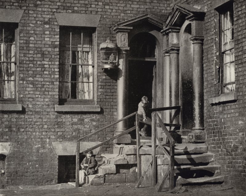A Corner of Old Liverpool (b/w photo) بواسطة مصور انجليزى