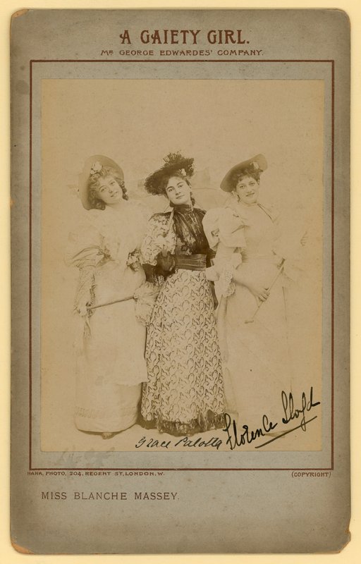 A Gaiety Girl - Miss Blanche Massey، Grace Palotta، Florence Lloyd بواسطة مصور انجليزى