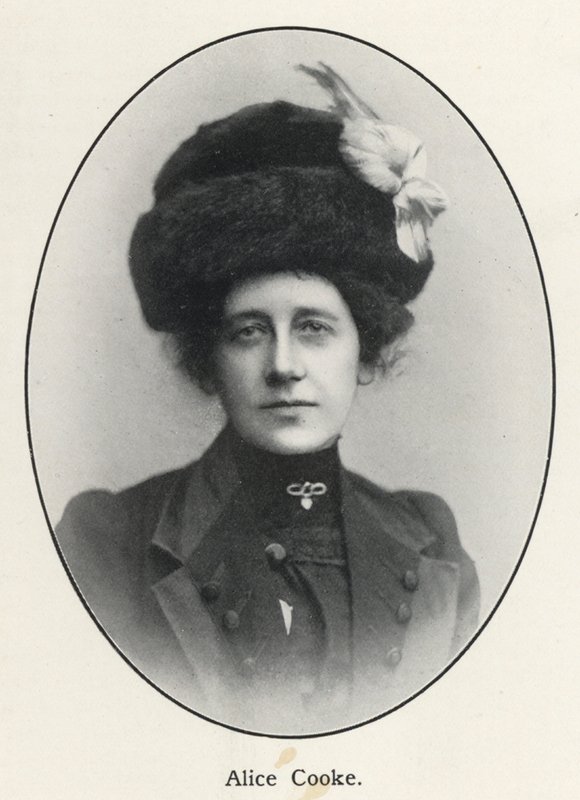 Alice Cooke (b/w photo) بواسطة مصور انجليزى