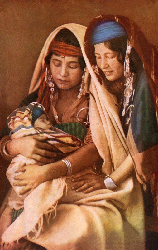 نساء بدويات (صورة ملونة) بواسطة مصور انجليزى