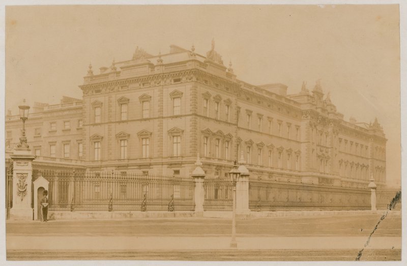 قصر باكنغهام ، 1876 بواسطة مصور انجليزى