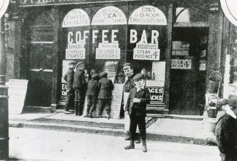 حزب حديقة قصر باكنغهام ، 1911 بواسطة مصور انجليزى