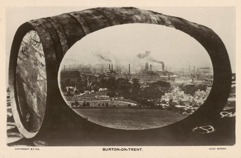 Burton-on-Trent, Staffordshire, traditional centre of the British brewing industry (b/w photo) بواسطة مصور انجليزى