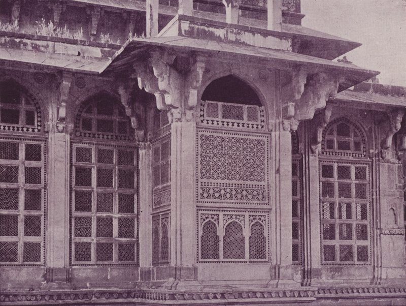 نافذة منحوتة منحوتة ، جواليور بواسطة مصور انجليزى