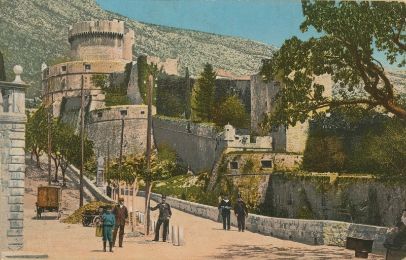 قلعة. أُرسلت البطاقة البريدية عام 1913. بواسطة مصور انجليزى