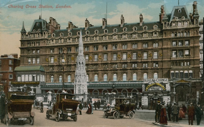 فندق تشارينج كروس ، لندن. أُرسلت البطاقة البريدية في 16 ديسمبر 1913. بواسطة مصور انجليزى