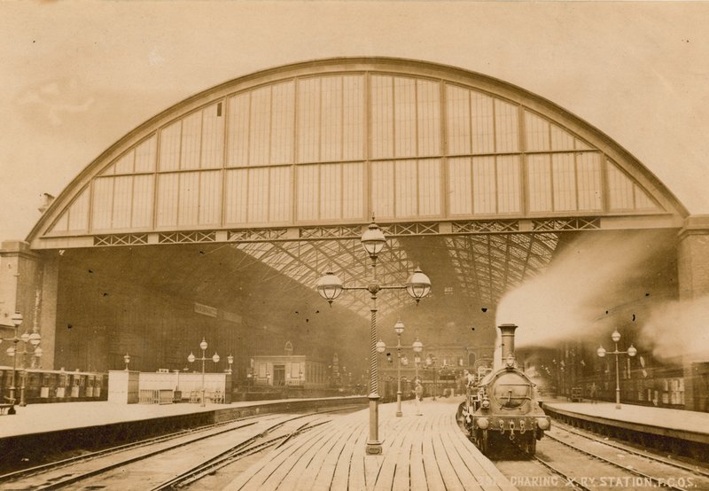 محطة شارينغ كروس ، لندن ؛ صورة ، 1874 بواسطة مصور انجليزى