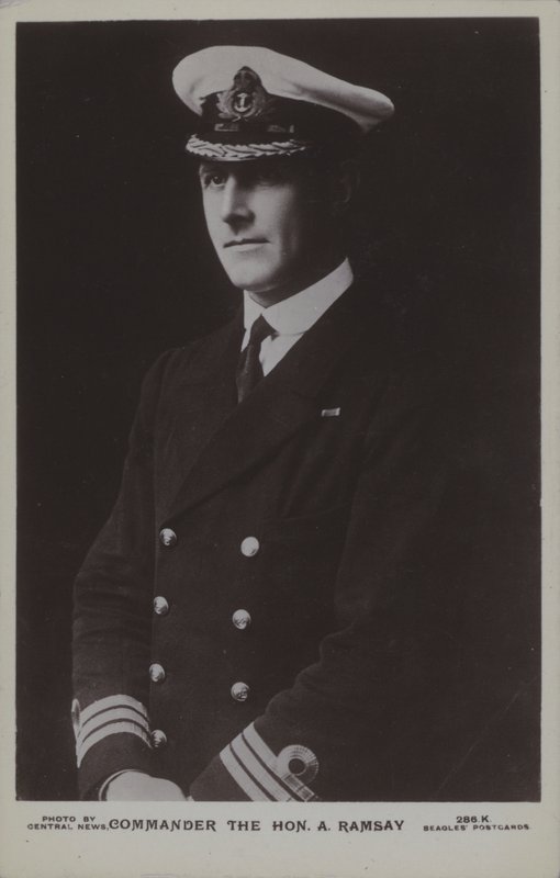 Commander The Hon A Ramsay (b/w photo) بواسطة مصور انجليزى