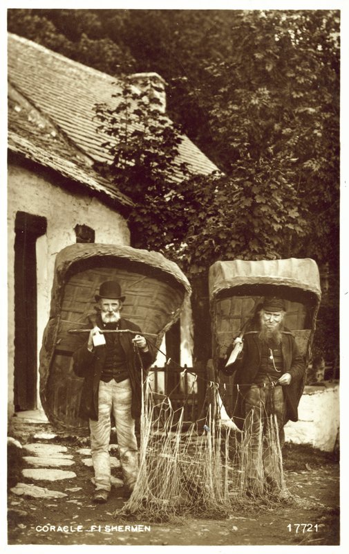 الصيادون Coracle (صورة b / w) بواسطة مصور انجليزى