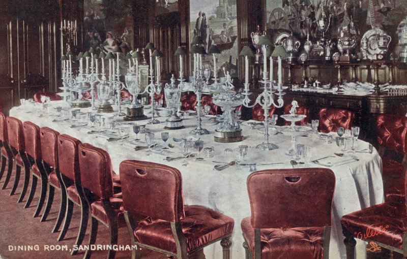 Dining room at Sandringham House, Norfolk (photo) بواسطة مصور انجليزى
