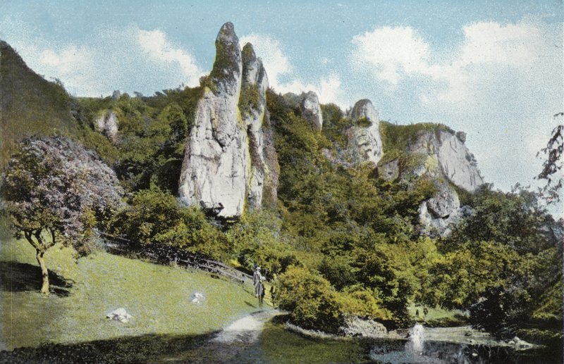 Dovedale ، Pickering Tors بواسطة مصور انجليزى