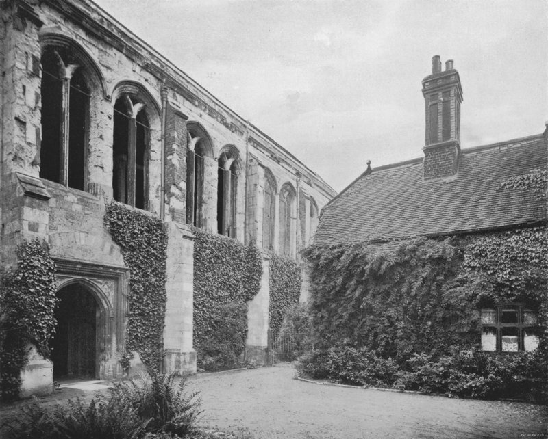 Eltham Palace (b/w photo) بواسطة مصور انجليزى