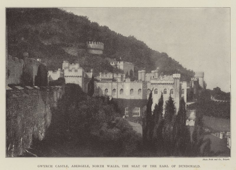 قلعة Gwyrch ، Abergele ، شمال ويلز ، مقر إيرل دوندونالد بواسطة مصور انجليزى