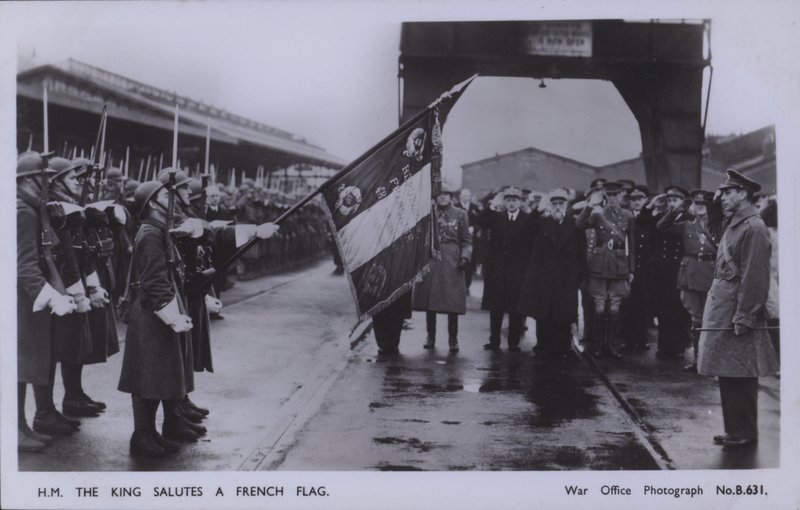 HM The King salutes a French flag (b/w photo) بواسطة مصور انجليزى