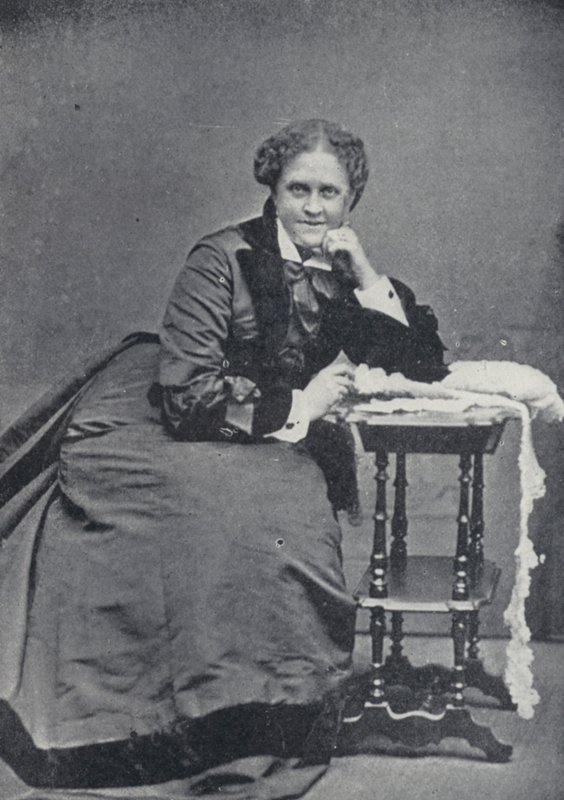 Helen Hunt Jackson (b/w photo) بواسطة مصور انجليزى