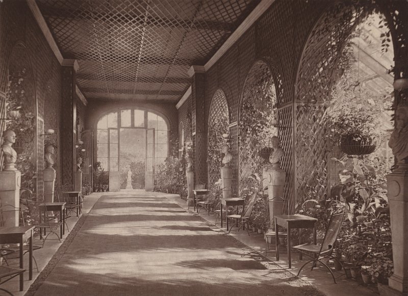 Holland House ، London: Conservatory يؤدي من Ball Room (b / w photo) بواسطة مصور انجليزى