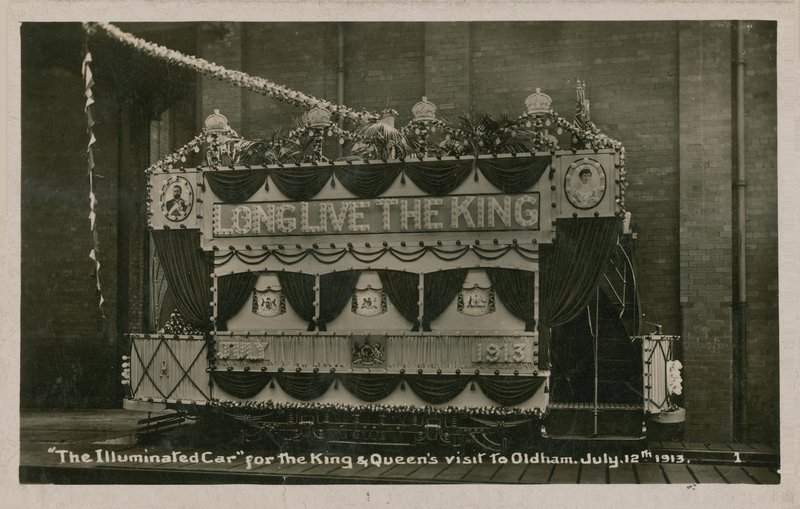 ترام مضاء لإحياء ذكرى زيارة الملك والملكة إلى أولدهام ، 12 يوليو 1913. تم إرسال بطاقة بريدية في عام 1913. بواسطة مصور انجليزى
