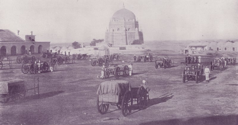 حصن قديم داخلي ، مولتان ، مع بطارية ثقيلة بواسطة مصور انجليزى