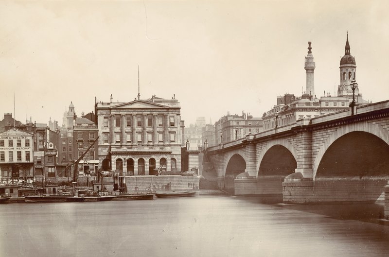 صالة Ironmongers وجسر لندن بواسطة مصور انجليزى