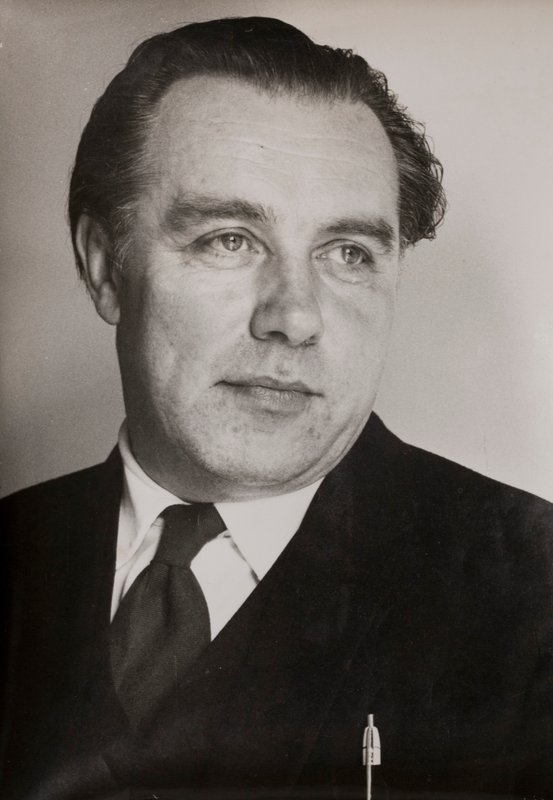 Jerzy Faczynski ، مهندس معماري بولندي جاء إلى بريطانيا كلاجئ في عام 1941 (b / w photo) بواسطة مصور انجليزى