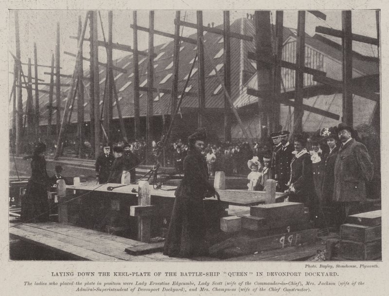 وضع لوحة عارضة لملكة السفن الحربية في Devonport Dockyard بواسطة مصور انجليزى