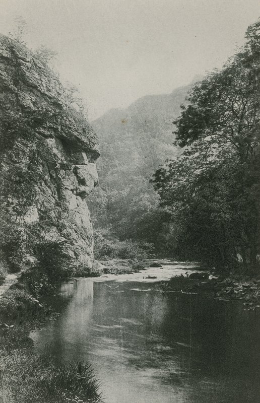 الأسود وجه روك ، Dovedale بواسطة مصور انجليزى