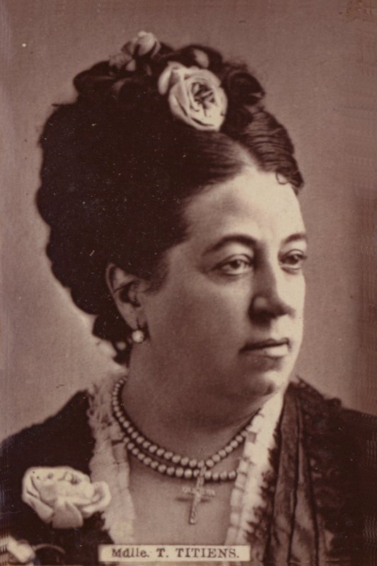 ملكة جمال T. Titiens بواسطة مصور انجليزى