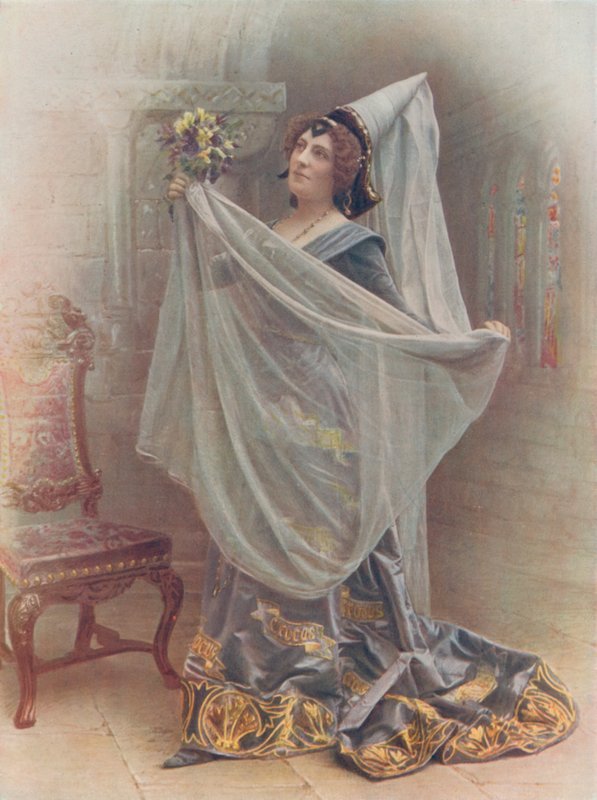 ملكة جمال Esme Beringer بواسطة مصور انجليزى