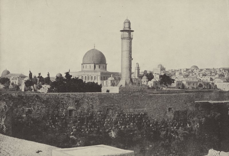 مسجد عمر والحي اليهودي حيث طرد المسيح الصيارفة من المعبد بواسطة مصور انجليزى